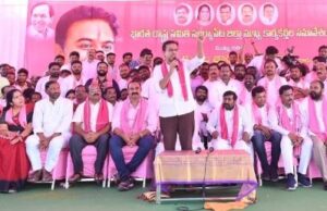 గులాబీ జెండా కప్పుకున్న ప్రతి బిడ్డ వరంగల్ సభకు రావాలి:కేటీఆర్