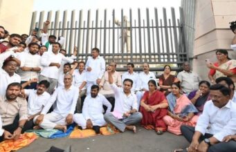 జగదీష్ రెడ్డిని ఉద్దేశపూర్వకంగానే సస్పెండ్ చేశారు: కేటీఆర్