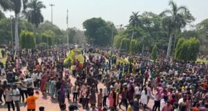 తెలంగాణలో ఘనంగా హోలీ సంబరాలు