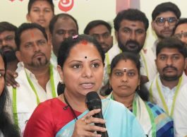 ఆర్టీసీని ప్రభుత్వంలో విలీనం చేయాలి: కల్వకుంట్ల కవిత