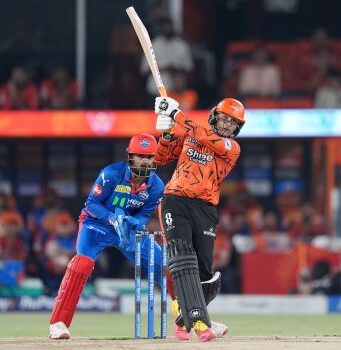ఉప్పల్ లో అభిషేక్ ఊచకోత… సన్రైజర్స్ భారీ స్కోర్