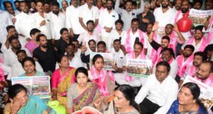 జలమండలి కార్యాలయం వద్ద బీఆర్ఎస్ ధర్నా