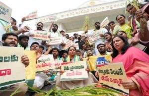 సచివాలయం వద్ద టీఆర్ఎస్ ధర్నా.. కవిత అరెస్టు