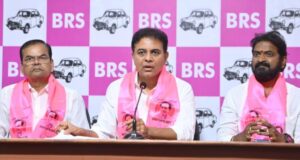 తెలంగాణ నేడు రైతన్నల కన్నీళ్లతో తల్లడిల్లుతున్నది: కేటీఆర్