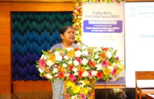 తెలంగాణకు అధిక నిధులు ఇవ్వాలి: మంత్రి సీతక్క