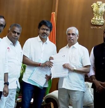 గవర్నర్ ను కలిసిన టీవీకే పార్టీ చీఫ్ విజయ్