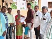 కొత్తగూడెంలో ఓటర్లకు ఎస్ఐఆర్ ఎన్యుమరేషన్ ఫారాల పంపిణీ