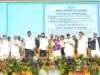 విద్యార్థులతో మాదక ద్రవ్యాల నిరోధక ప్రతిజ్ఞ చేయించిన గవర్నర్