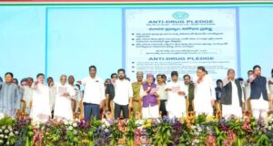 విద్యార్థులతో మాదక ద్రవ్యాల నిరోధక ప్రతిజ్ఞ చేయించిన గవర్నర్