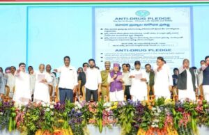 విద్యార్థులతో మాదక ద్రవ్యాల నిరోధక ప్రతిజ్ఞ చేయించిన గవర్నర్