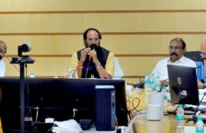 సౌర విద్యుత్ ప్రాజెక్టుల ప్రతిపాదనలు సిద్ధం చేయాలి: మంత్రి ఉత్తమ్