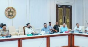 వర్షాభావ పరిస్థితులపై సీఎం సమీక్ష