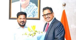 సీఎం రేవంత్ రెడ్డిని కలిసిన సీఎస్ సంజయ్ జాజు