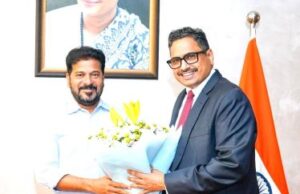సీఎం రేవంత్ రెడ్డిని కలిసిన సీఎస్ సంజయ్ జాజు