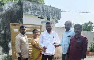 కొత్తగూడెంలో ఎస్ఐఆర్ ఎన్యుమరేషన్ ఫారాల పంపిణీ