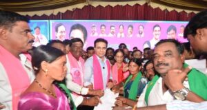 అసైన్డ్ భూములు లాక్కుంటామంటే ఒప్పుకునేదే లేదు: కేటీఆర్