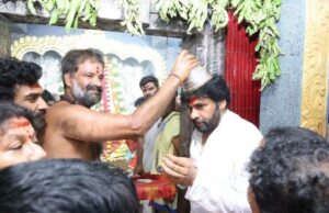 భద్రకాళీ అమ్మవారిని దర్శించుకున్న ఏపీ డిప్యూటీ సీఎం