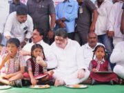 ప్రభుత్వ పాఠశాలలో అల్పాహారం పథకాన్ని ప్రారంభించిన: మంత్రి పొన్నం