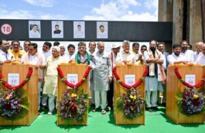 తుంగభద్ర ప్రాజెక్టు గేట్లను ప్రారంభించిన కేంద్రమంత్రి, సీఎంలు