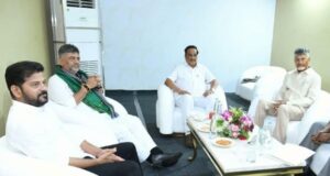 కేంద్ర మంత్రి సీఆర్ పాటిల్ తో ముగ్గురు సీఎంల భేటీ