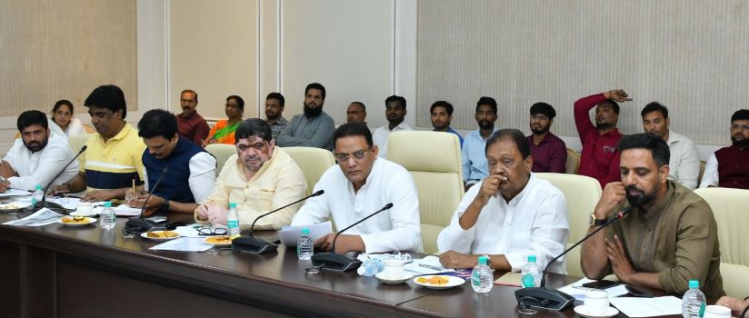 మెుహరం ఏర్పాట్లపై మంత్రి పొన్నం సమీక్ష