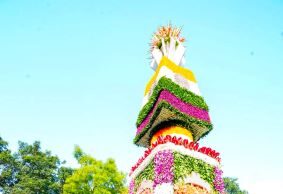 అమరవీరుల స్థూపం వద్ద నివాళులు అర్పించిన సీఎం