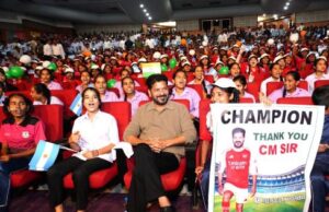 విద్యార్థులతో కలిసి ఫుట్బాల్ మ్యాచ్ను వీక్షించిన సీఎం రేవంత్ రెడ్డి