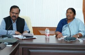 మిషన్ భగీరథ అధికారులు అప్రమత్తంగా వ్యవహరించాలి: మంత్రి సీతక్క