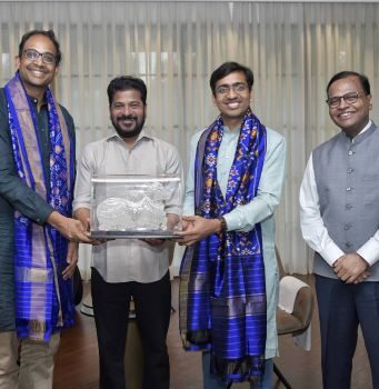 స్కైరూట్ వ్యవస్థాపకులను అభినందించిన సీఎం రేవంత్ రెడ్డి