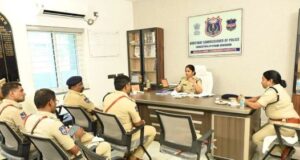 వనస్థలిపురం ఏసీపీ కార్యాలయాన్ని తనిఖీ చేసిన కమిషనర్
