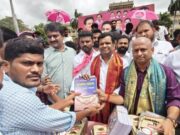 ఓయూలో కేటీఆర్ పుట్టినరోజు సందర్భంగా పుస్తకాల పంపిణీ