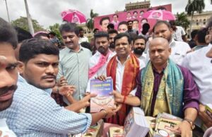 ఓయూలో కేటీఆర్ పుట్టినరోజు సందర్భంగా పుస్తకాల పంపిణీ