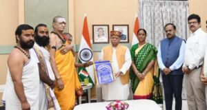 లష్కర్ బోనాలకు గవర్నర్ ను ఆహ్వానించిన మంత్రి సురేఖ