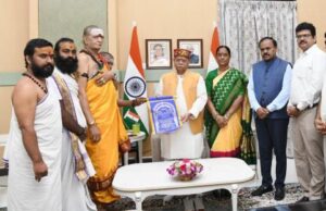 లష్కర్ బోనాలకు గవర్నర్ ను ఆహ్వానించిన మంత్రి సురేఖ