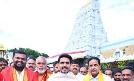 తిరుమల శ్రీవారిని దర్శించుకున్న మంత్రి నారా లోకేష్