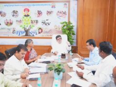 గురుకులాలు, హాస్టళ్లలో ప్రభుత్వ మెనూను అమలు చేయాలి: మంత్రి పొన్నం