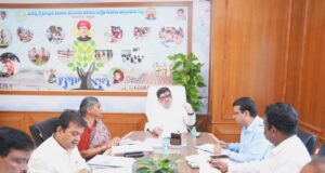 గురుకులాలు, హాస్టళ్లలో ప్రభుత్వ మెనూను అమలు చేయాలి: మంత్రి పొన్నం