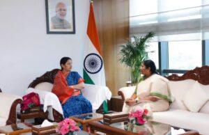 మహిళలు,చిన్నారుల సంక్షేమానికి సహకరించండి.. కేంద్రమంత్రికి సీతక్క విజ్ఞప్తి
