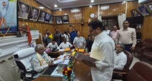ఎమ్మెల్యేగా ప్రమాణ స్వీకారం చేసిన ప్రశాంత్ కిషోర్