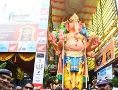ఖైరతాబాద్ గణేష్ను దర్శించుకున్న గవర్నర్