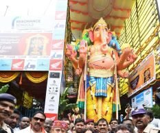 ఖైరతాబాద్ గణేష్ను దర్శించుకున్న గవర్నర్