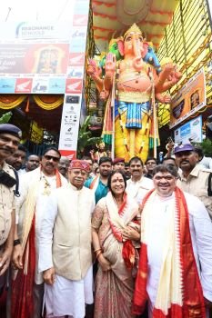 governor khairatabad ganesh visit